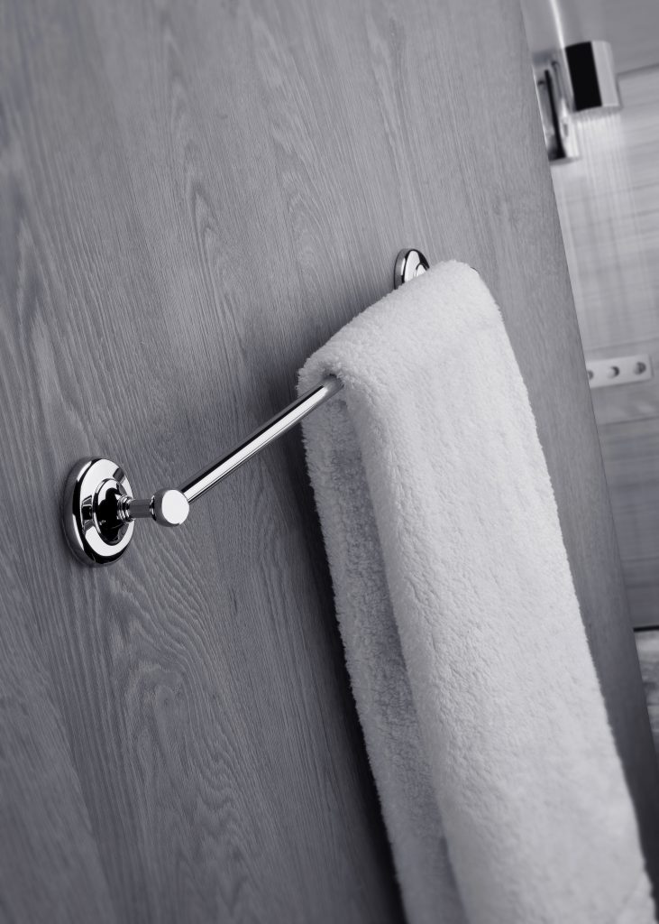 ALB-115145-CH-albany-towel-rail-45cm-chrome-lifestyle